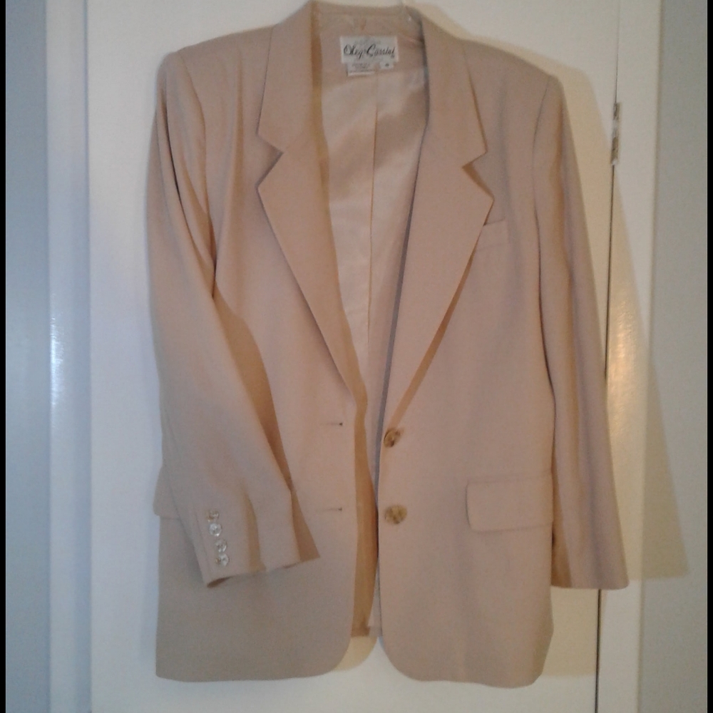 Oleg Cassini pant suit . Beige side zipper